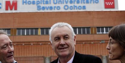Cayo Lara, a las puertas del hospital Severo Ochoa de Leganés.