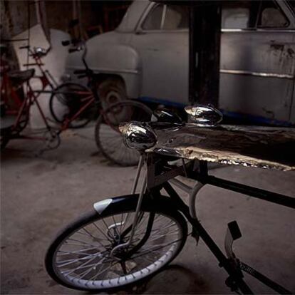 'Bicicletas', de la serie 'Azules', de Miguel Rio Branco.