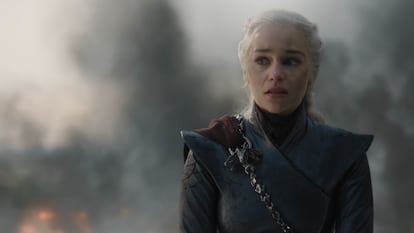 Daenerys Targaryen, hija del Rey Loco, haciendo honor al legado familiar.