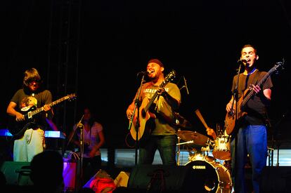 Josúe Monroy con su banda Monroy y Surmenage, en un concierto en Managua