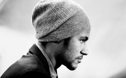 Neymar, um espectador na partida das semifinais da Copa do Rei entre a Real Sociedad e o Barça.