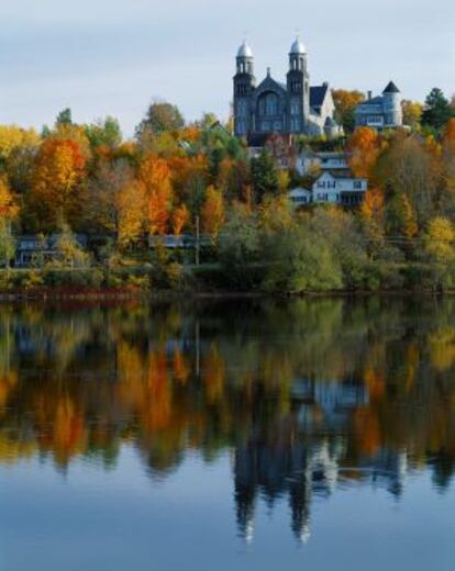 Iglesia de Santa María del Mar, a orillas del lago Memphremagog, en el estado de Vermont (Estados Unidos).