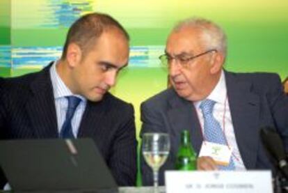 José Cosmen (dcha) con su hijo Jorge en una imagen de 2005.