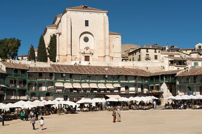 La Plaza Mayor de Chinchón, localidad que cuenta con una Indicación Geográfica: el anís, de fama universal.