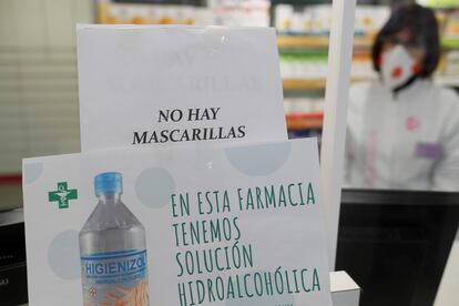 Una farmacia de Lugo anuncia que no tiene mascarillas este sábado.
