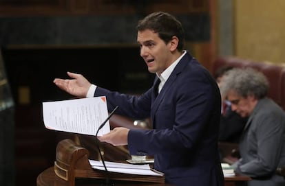 El líder de Ciudadanos, Albert Rivera, durante su intervención en la segunda jornada del debate de la moción de censura de Unidos Podemos contra el Gobierno de Mariano Rajoy, el 14 de junio de 2017.