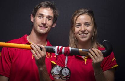 Vicenç Ruiz y Berta Bonastre con las medallas de plata y bronce de los Europeos.