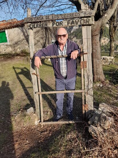 Enrique Guijarro, en la aldea de Los Centenares.