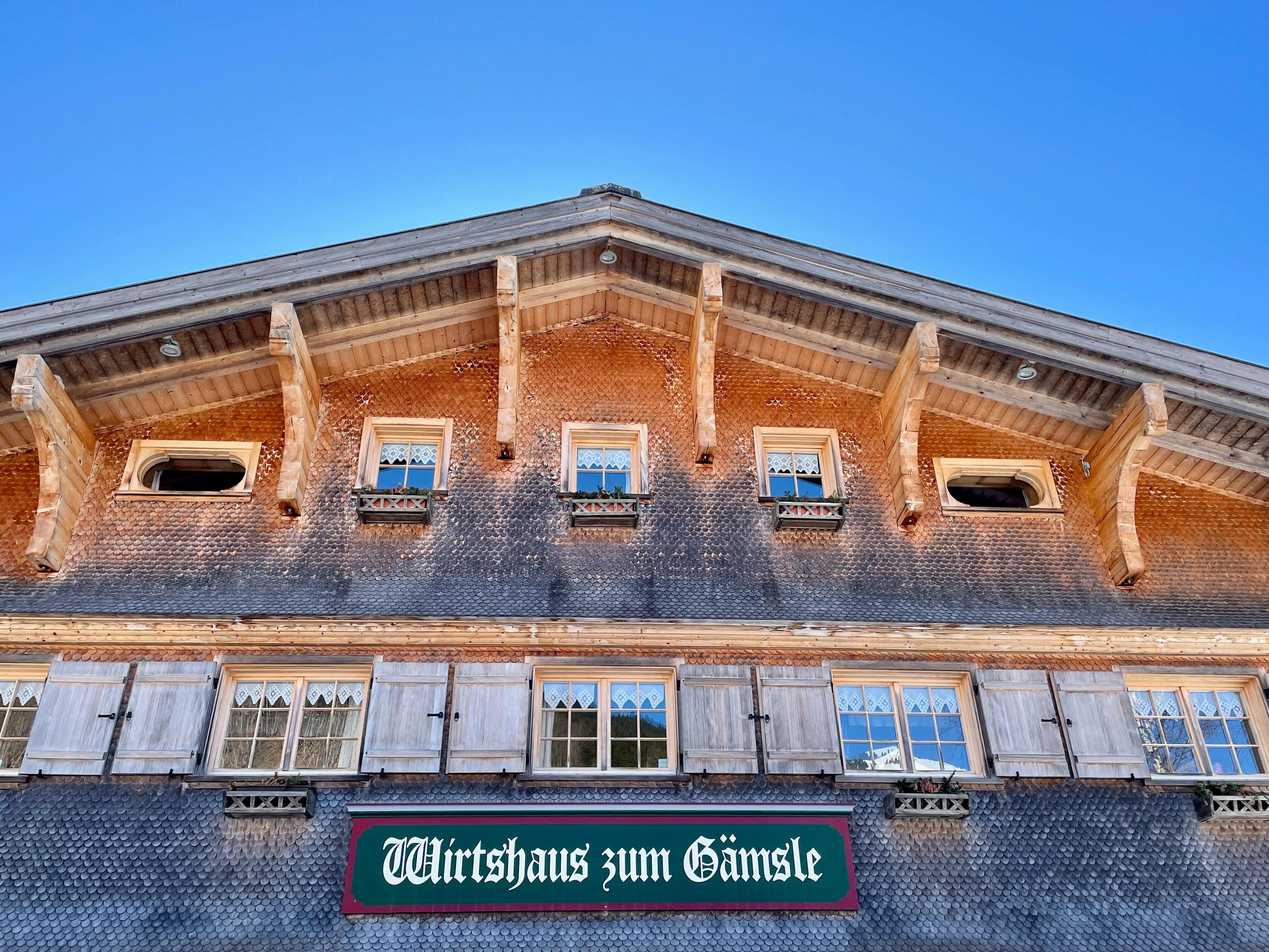 Fachada de una de las casas en la localidad autriaca de Schoppernau.