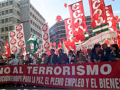 Integrantes de la cabecera de la manifestación del 1 de mayo celebrada ayer en Granada.