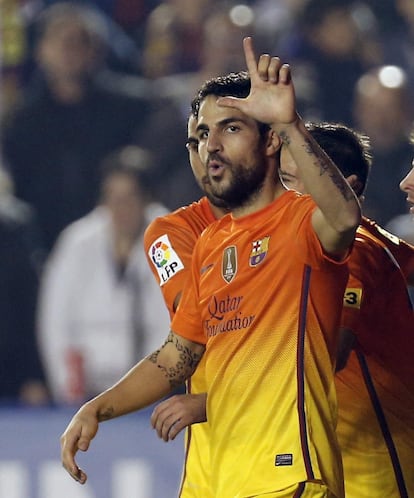 Cesc Fàbregas, celebra su gol, el cuarto de su equipo.