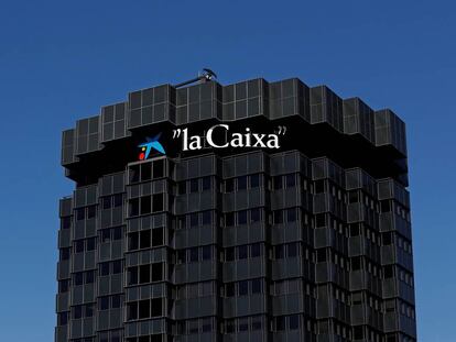 Fachada de la sede de la Caixa en Barcelona.