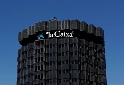 Fachada de la sede de la Caixa en Barcelona.