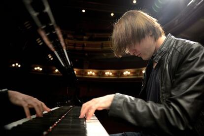 Daniil Trifonov, en un ensayo en el teatro Principal de Vitoria.