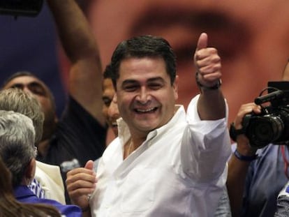 Juan Hern&aacute;ndez, candidato a la presidencia de Honduras, en un mitin 