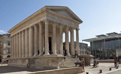 La Maison Carrée, en Nimes (Provenza).