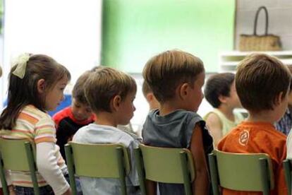 Un grupo de niños de educación infantil en la escuela Vila Olímpica de Barcelona.