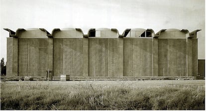 Polideportivo de la Alhóndiga, en una foto histórica de 2004.