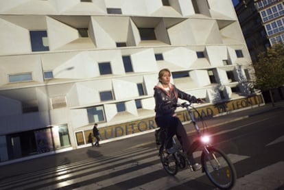 Fachada del edificio de Emilio Tuñón y Luís Moreno mansilla que alberga el auditorio de la ciudad