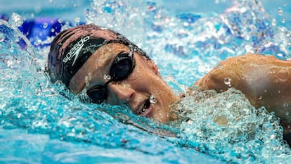 Mireia Belmonte respira durante la preliminar de 1.500 metros.