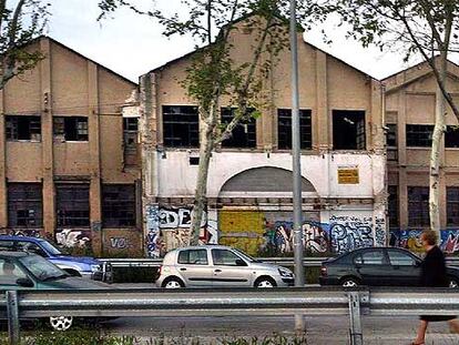 Fachada de los edificios industriales que ocupó la fábrica Oliva Artés en Poblenou.
