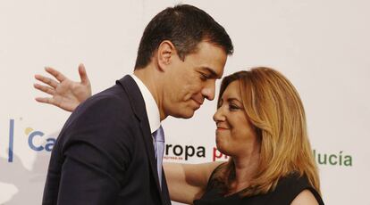 Pedro S&aacute;nchez y Susana D&iacute;az, durante un desayuno informativo.