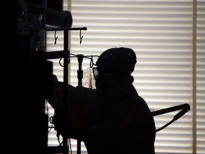 A health worker in Ramón y Cajal hospital in Madrid.