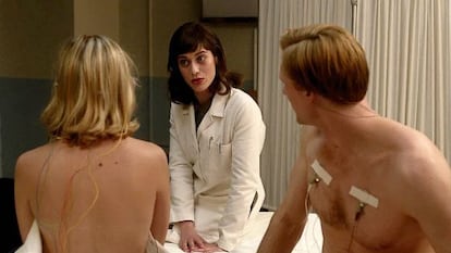 Para solucionar problemas de alcoba, hay quienes optan por acudir a profesionales. Imagen de la serie 'Masters of sex'.