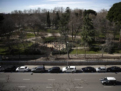 Vistas del Retiro en la calle Menéndez Pelayo.
 