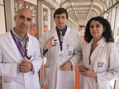 Carlos Kambourian (izq.), presidente del consejo administrativo del Garrahan; Roberto Caraballo, jefe de neurología; y Alejandra Villa,directora médica ejecutiva.