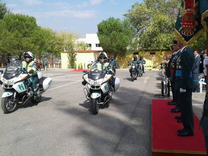 Desfile de las motos de Tr&aacute;fico de la Guardia Civil en los actos de Tres Cantos.