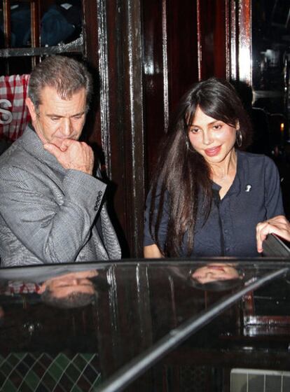 Mel Gibson y Oksana Grigorieva en la época en que eran pareja.