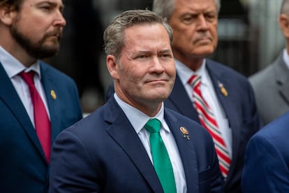 El representante por Florida Michael Waltz, en mayo de 2024, cuando acudió a apoyar a Donald Trump en su juicio en Nueva York.