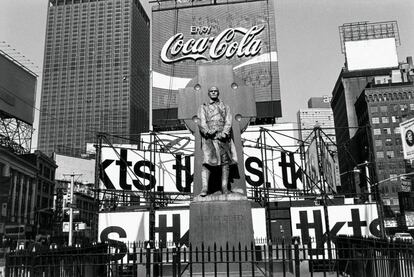 El padre Duffy, Times Square, Nueva York, 
1974.
