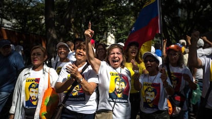 Un grupo de personas, en la manifestacin opositora en Caracas.