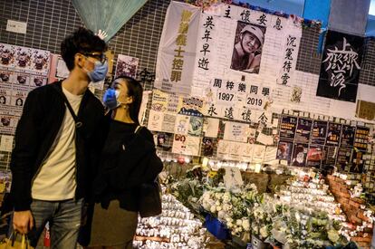 Memorial en Hong Kong recuerdo de Alex Chow, muerto durante las protestas que se desarrollan desde hace meses en la ciudad.
