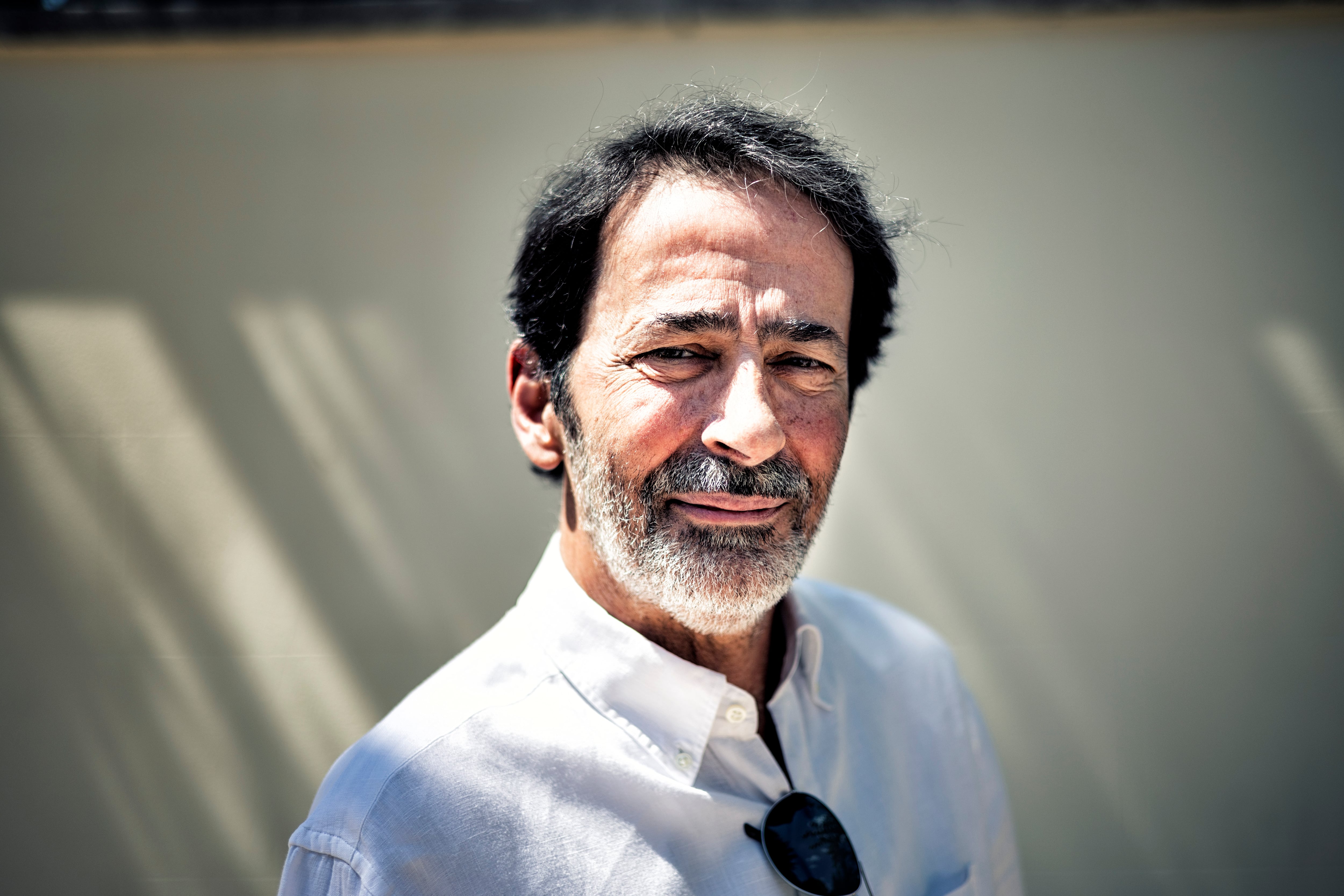Tomás Bárbulo, periodista y escritor, fotografiado en el parque de El Retiro, el 30 de junio de 2026.