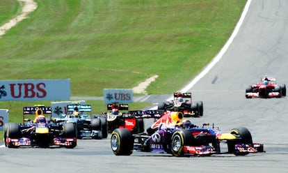 Vettel, por delante de Webber tras la salida.