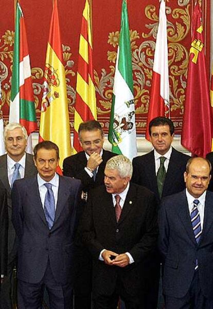 De izquierda a derecha, José María Barreda, José Luis Rodríguez Zapatero, Miguel Sanz, Pasqual Maragall, Jaume Matas y Manuel Chaves.