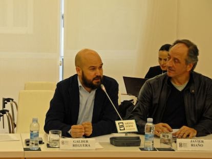 Olatz Saitua, Galder Reguera y Javier Ria&ntilde;o, en el debate de la Fundaci&oacute;n Sabino Arana.