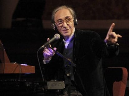 El m&uacute;sico italiano Franco Battiato durante el concierto ofrecido en Barcelona.