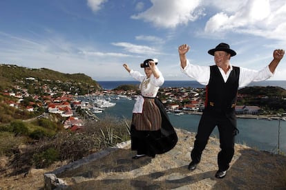 Actuación del grupo Rancho Folclórico Franco-Português, en Gustavia, capital de Saint-Barthélemy.