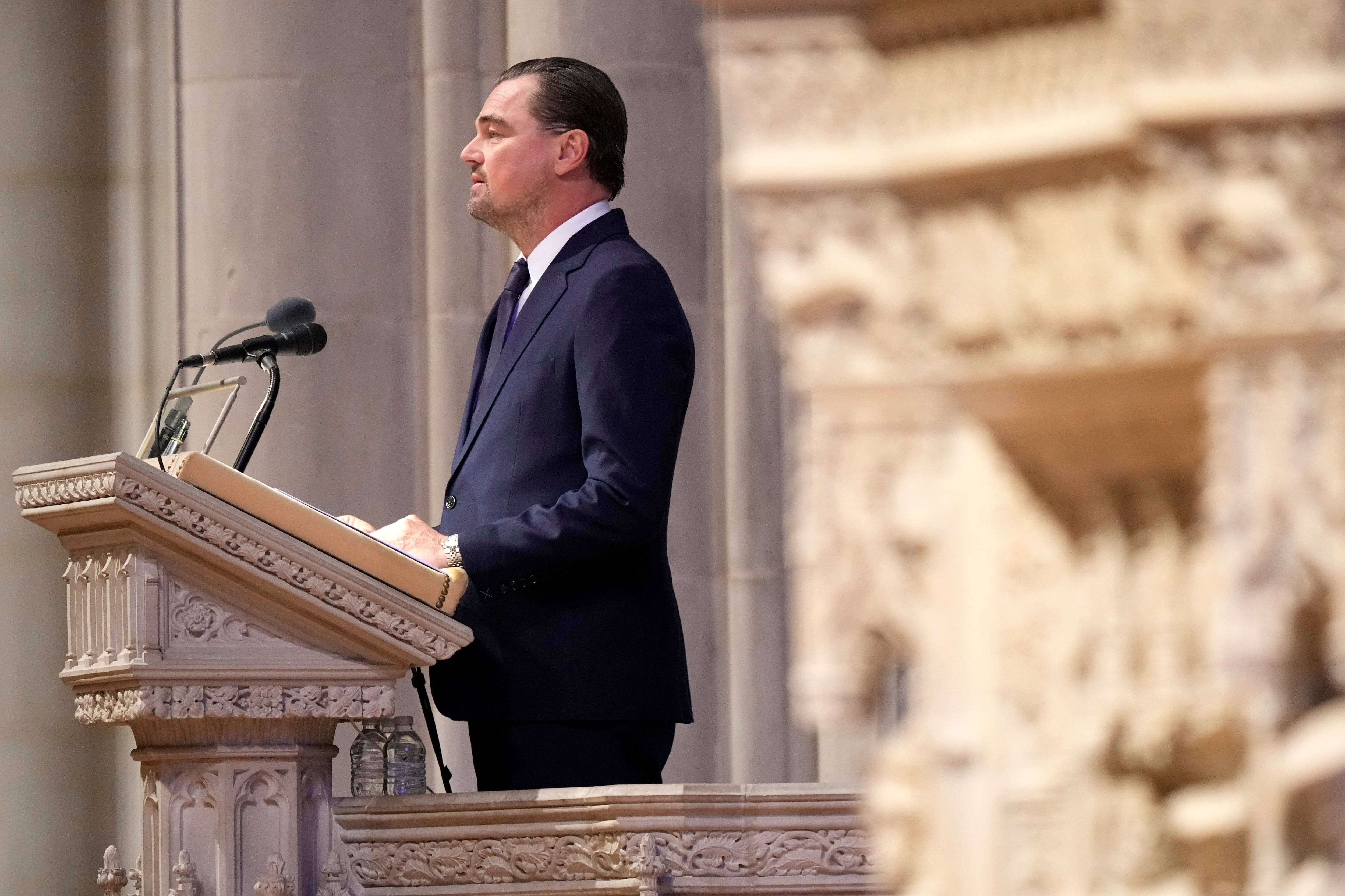 Leonardo DiCaprio homenajea a Jane Goodall en su funeral: “Nunca se dejó llevar por la desesperación” 1 Leonardo DiCaprio durante el funeral de Jane Goodall, el 12 de noviembre en Washington.