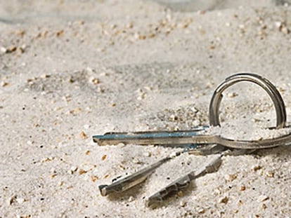 Convierte tu móvil en un detector de metales por si pierdes algo en la playa este verano