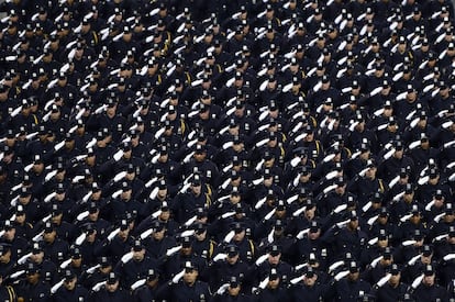 Ceremonia de graduación de oficiales de policía de Nueva York en el Madison Square Garden.
