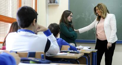 D&iacute;az, tras inaugurar las nuevas instalaciones de un instituto en Pilas. 