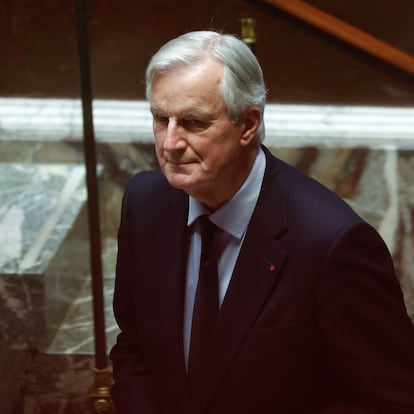 Paris (France), 02/12/2024.- French Prime Minister Michel Barnier leaves the podium after delivering a speech as part of the French National Assembly debate on parts of France's 2025 budget bill, in Paris, France, 02 December 2024. Prime Minister Barnier activated Article 49.3 of the Constitution to pass his social security budget bill without a vote, as a majority of members of Parliament rejected his project on 02 December 2024. (Francia) EFE/EPA/MOHAMMED BADRA
