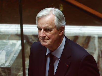Paris (France), 02/12/2024.- French Prime Minister Michel Barnier leaves the podium after delivering a speech as part of the French National Assembly debate on parts of France's 2025 budget bill, in Paris, France, 02 December 2024. Prime Minister Barnier activated Article 49.3 of the Constitution to pass his social security budget bill without a vote, as a majority of members of Parliament rejected his project on 02 December 2024. (Francia) EFE/EPA/MOHAMMED BADRA
