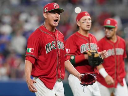 El lanzador mexicano Giovanny Gallegos celebra después de derrotar a Puerto Rico 5-4 en un juego del Clásico Mundial de Béisbol, el viernes 17 de marzo de 2023, en Miami.