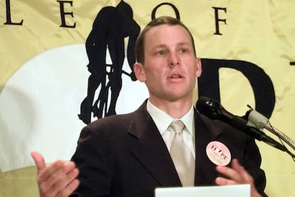 En febrero de 2000 Armstrong anunció la creación de su campaña personal contra el cáncer para ayudar a gente con esta enfermedad y a aquellos que tienen riesgos de padecerla.